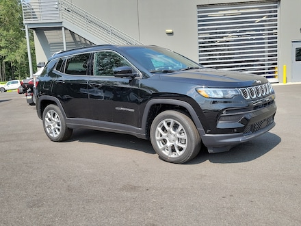 2024 Jeep Compass Latitude Lux 4WD Sport Utility