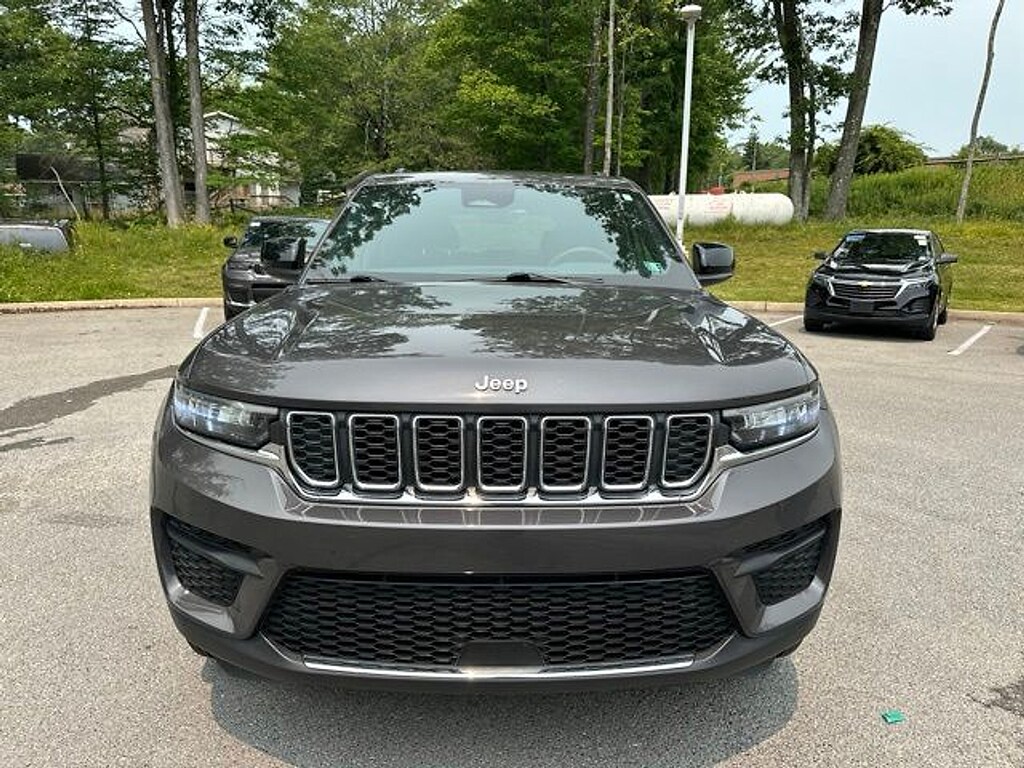 Used 2025 Jeep Grand Cherokee Laredo SUV