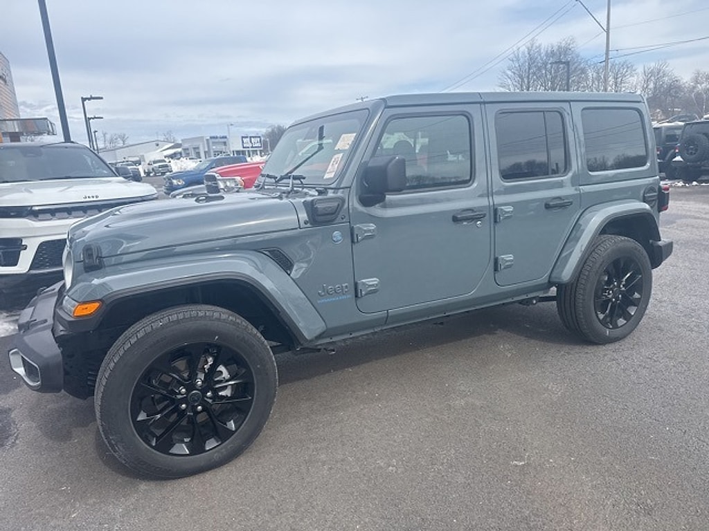 Used 2025 Jeep Wrangler 4xe Sahara SUV