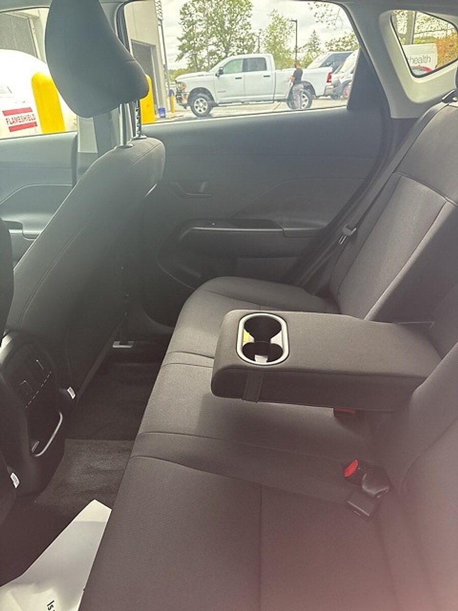 2025 Hyundai Kona SEL photo 3