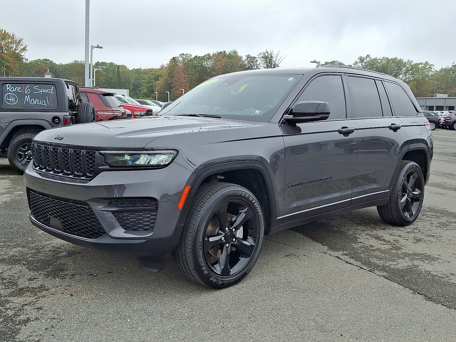2024 Jeep Grand Cherokee Laredo photo 3