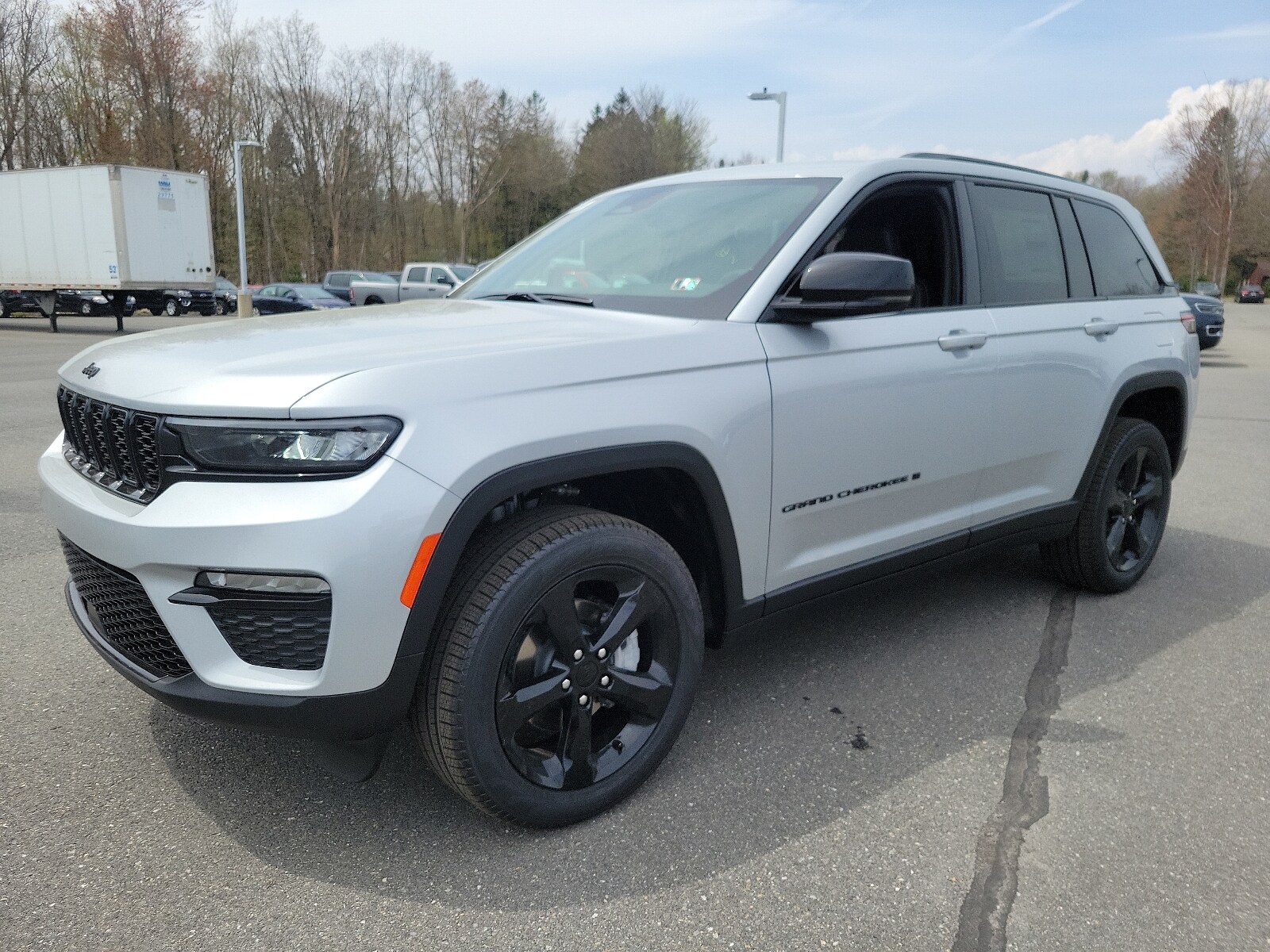 2024 Jeep Grand Cherokee Limited photo 2