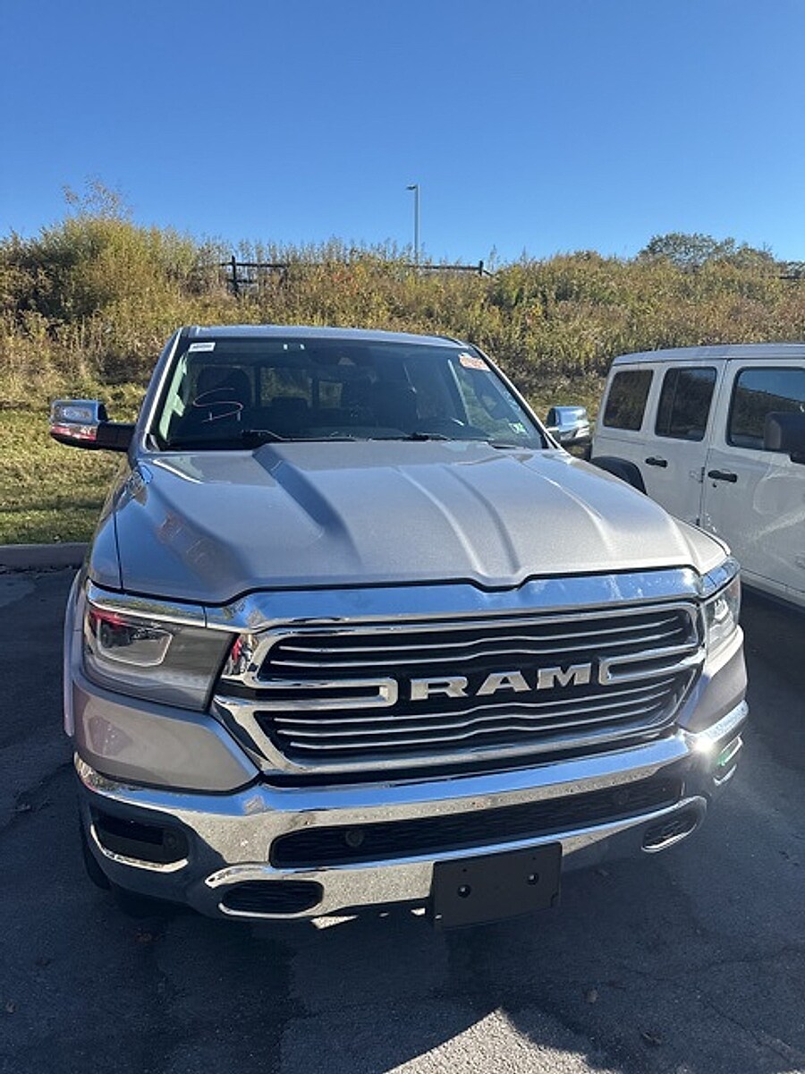 2022 Ram 1500 Laramie photo 3