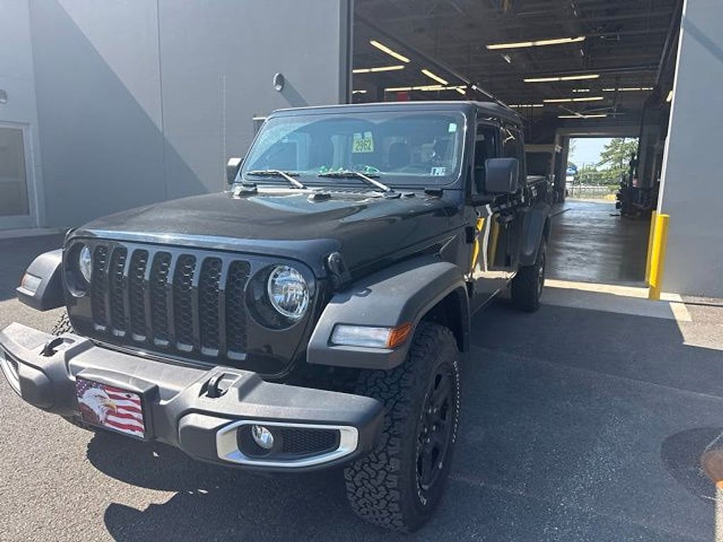 Used 2023 Jeep Gladiator Sport Truck Crew Cab