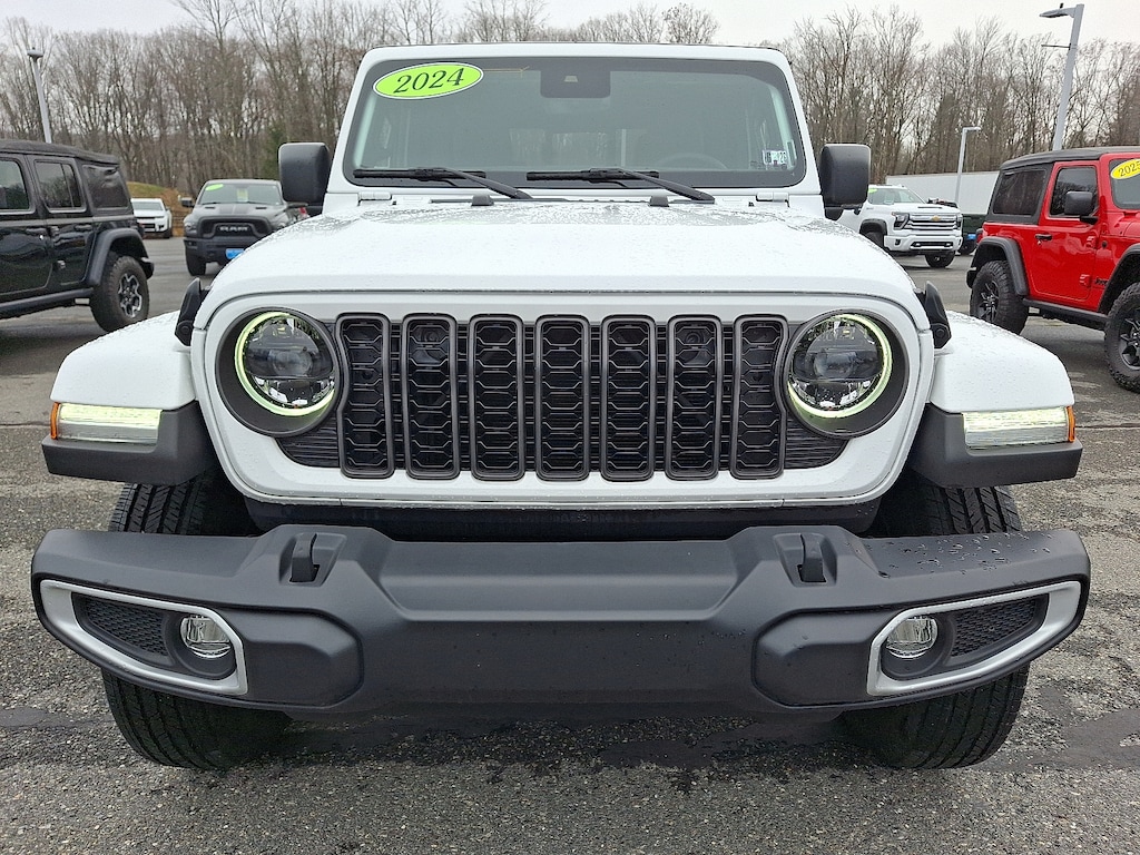 Used 2024 Jeep Gladiator Sport Truck Crew Cab