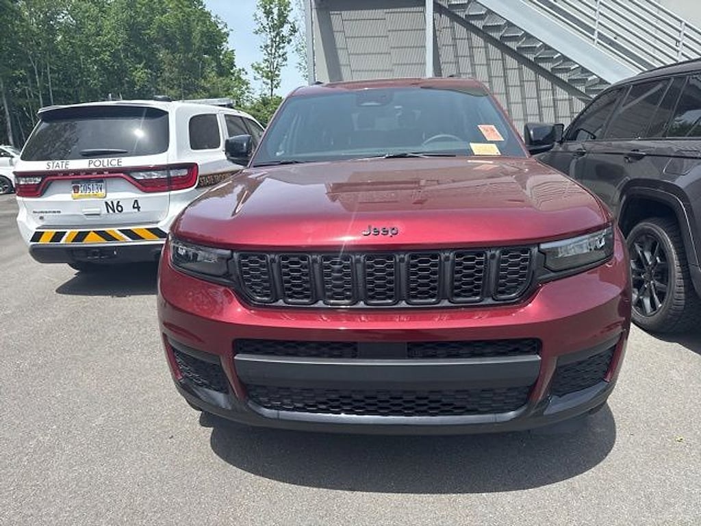 Used 2025 Jeep Grand Cherokee L Laredo SUV