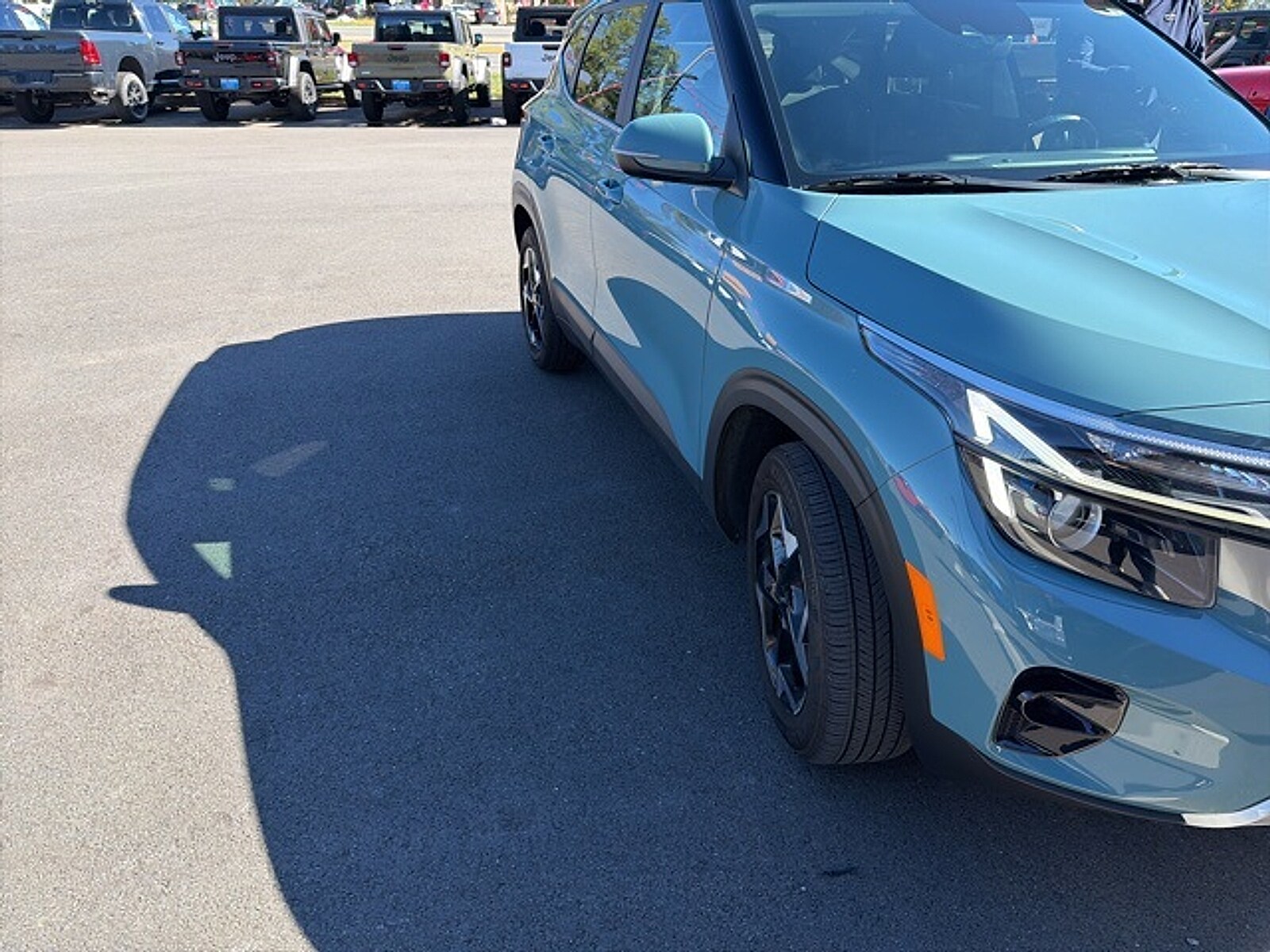 2024 Kia Seltos EX photo 2