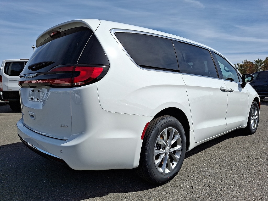 New 2026 Chrysler Pacifica Select Passenger Van