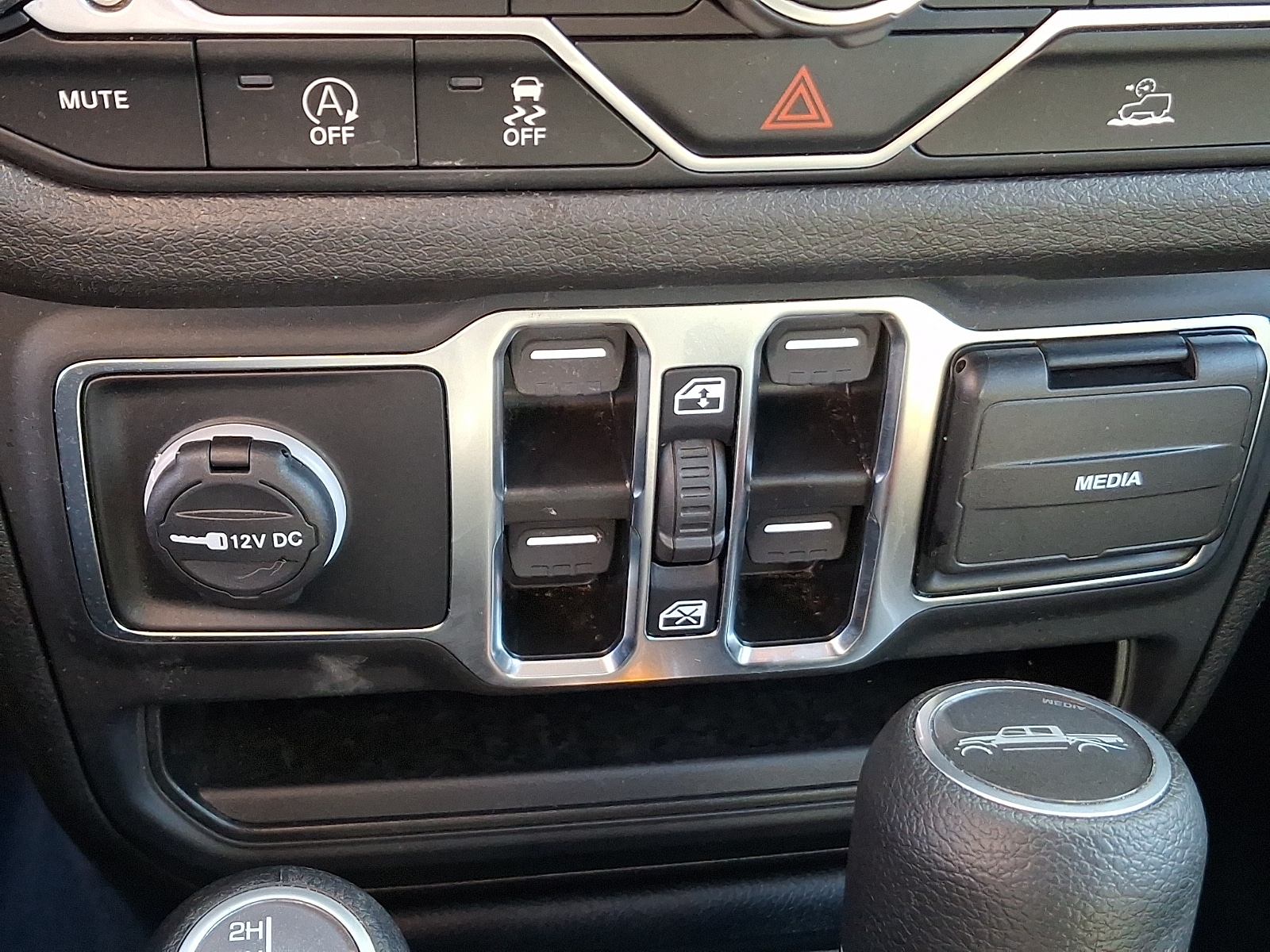 2025 Jeep Gladiator Sport - Photo 15