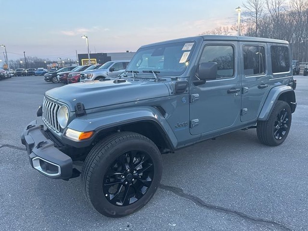 Used 2025 Jeep Wrangler 4xe Sahara SUV