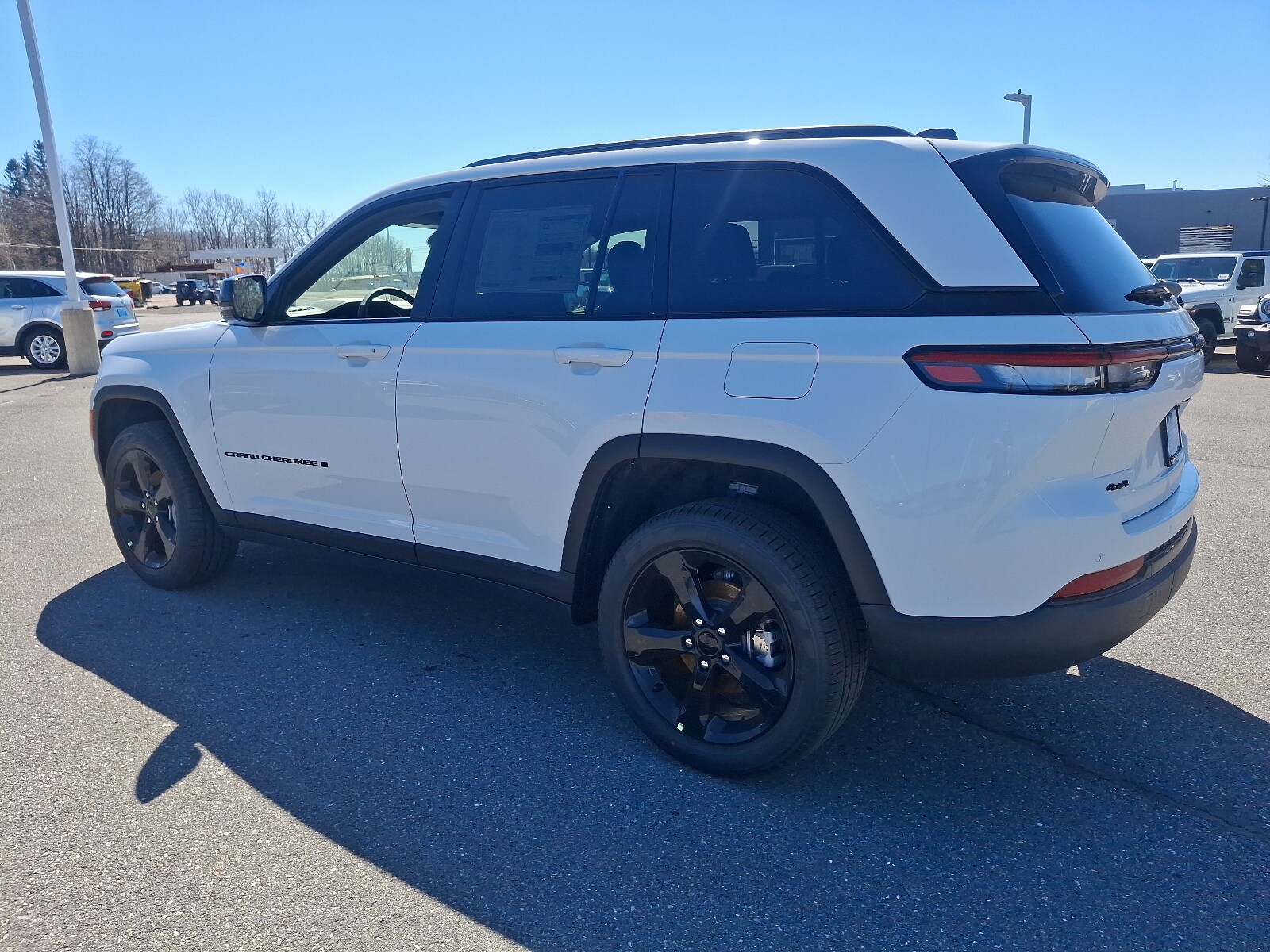 2025 Jeep Grand Cherokee Limited photo 3