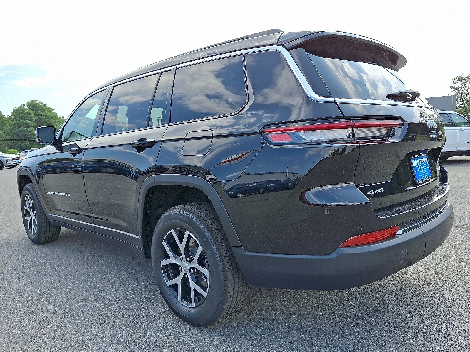 2025 Jeep Grand Cherokee Limited photo 3