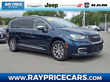 2024 Chrysler Pacifica Plug-In Hybrid Pinnacle Van Passenger Van