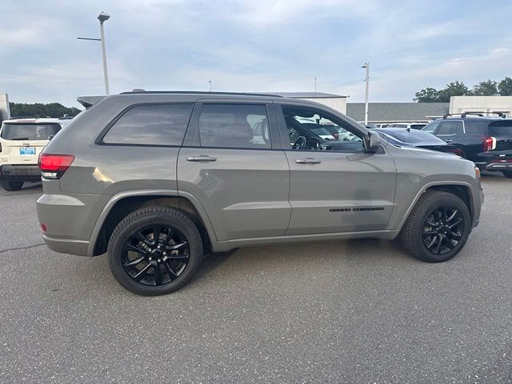 Used 2021 Jeep Grand Cherokee Laredo SUV