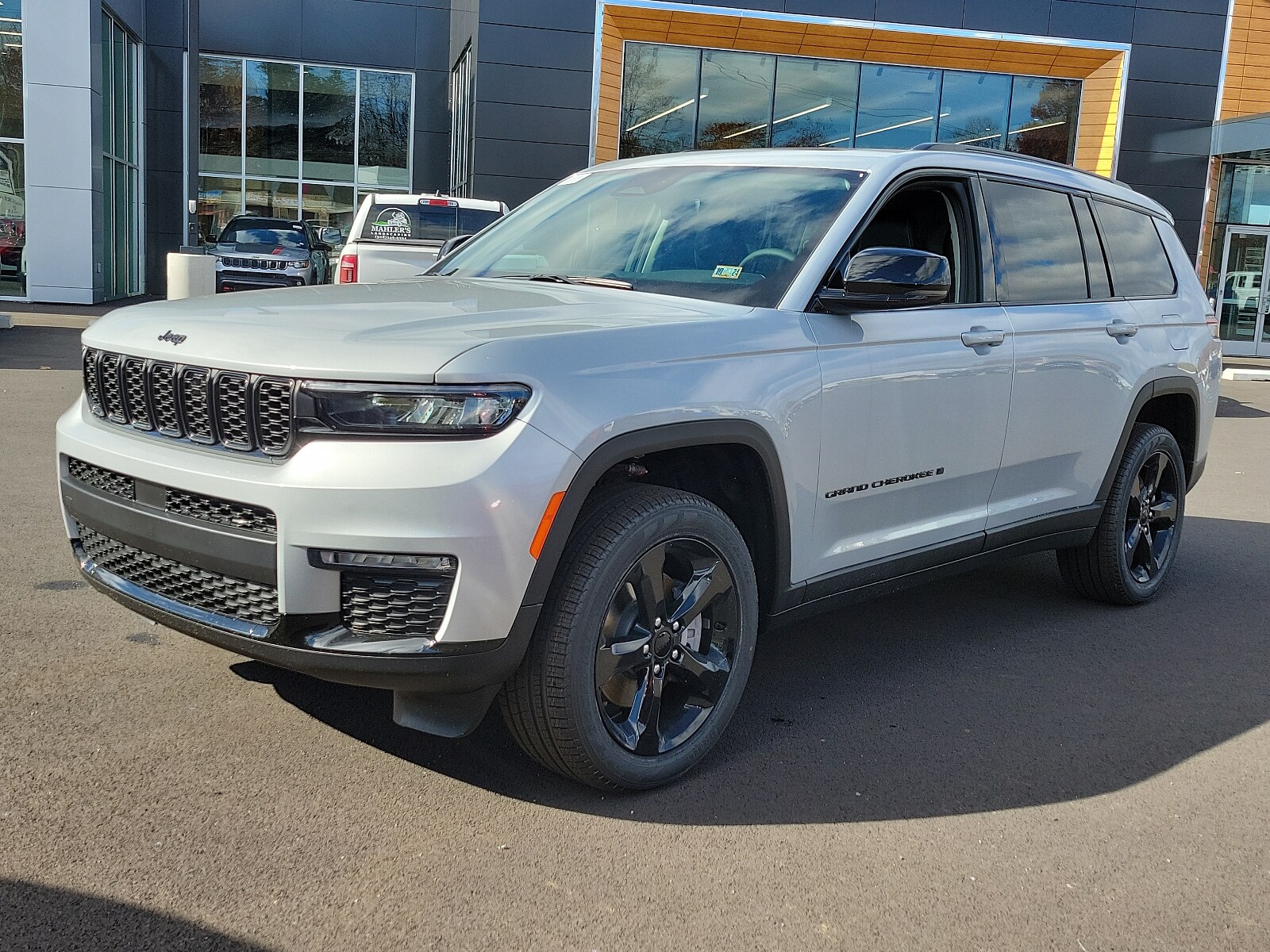 2024 Jeep Grand Cherokee Limited photo 2
