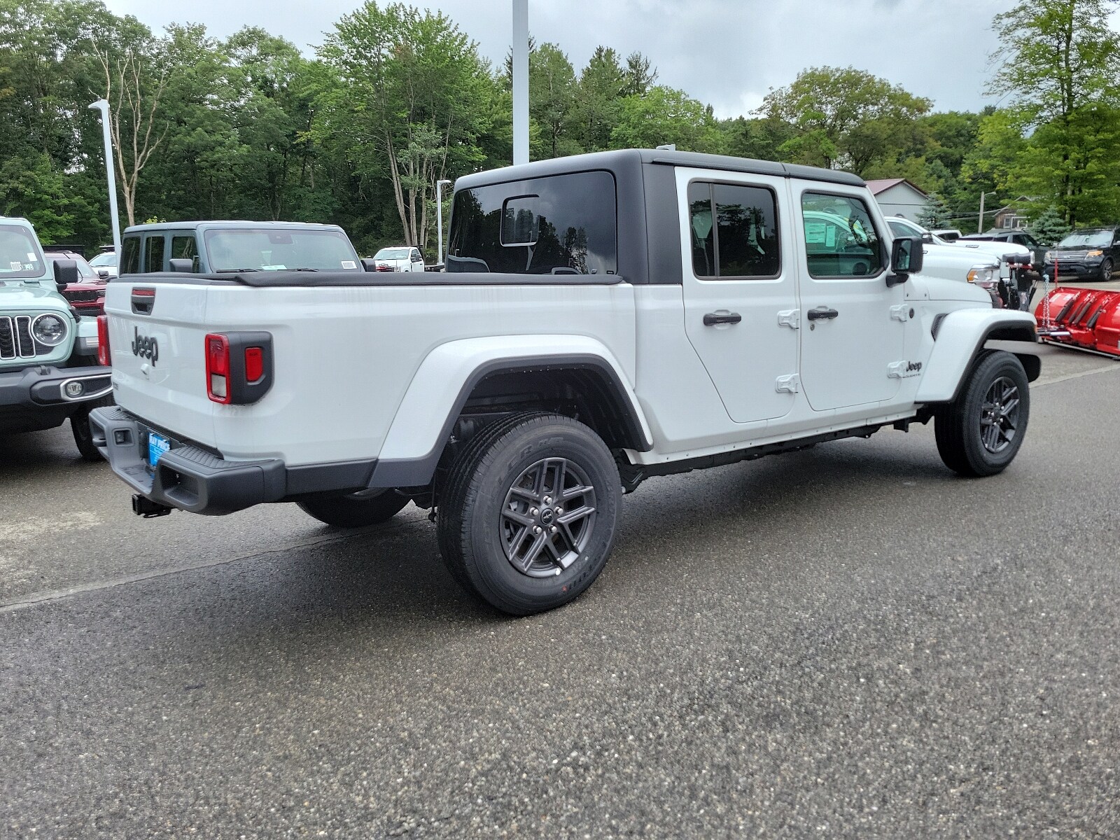 2024 Jeep Gladiator Sport S photo 4