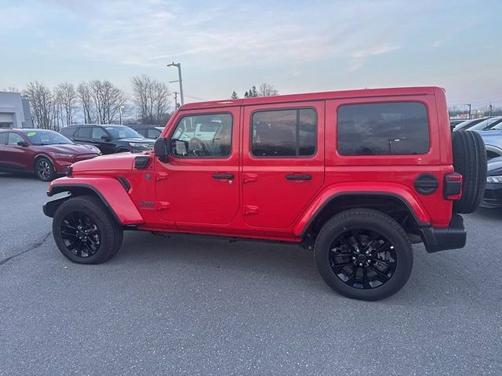 Used 2025 Jeep Wrangler 4xe Sahara SUV