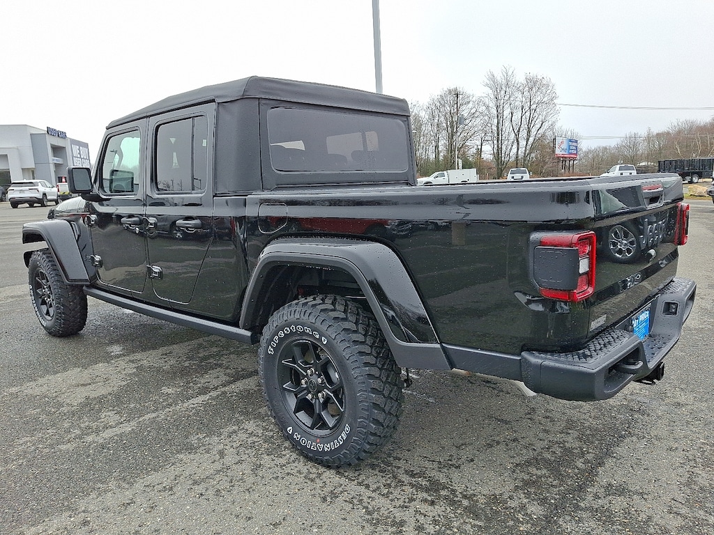 New 2026 Jeep Gladiator Willys 4x4 Pickup