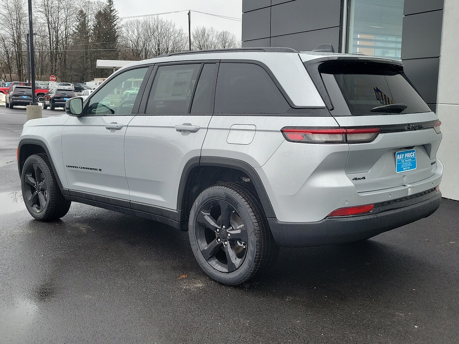 2024 Jeep Grand Cherokee Limited photo 3