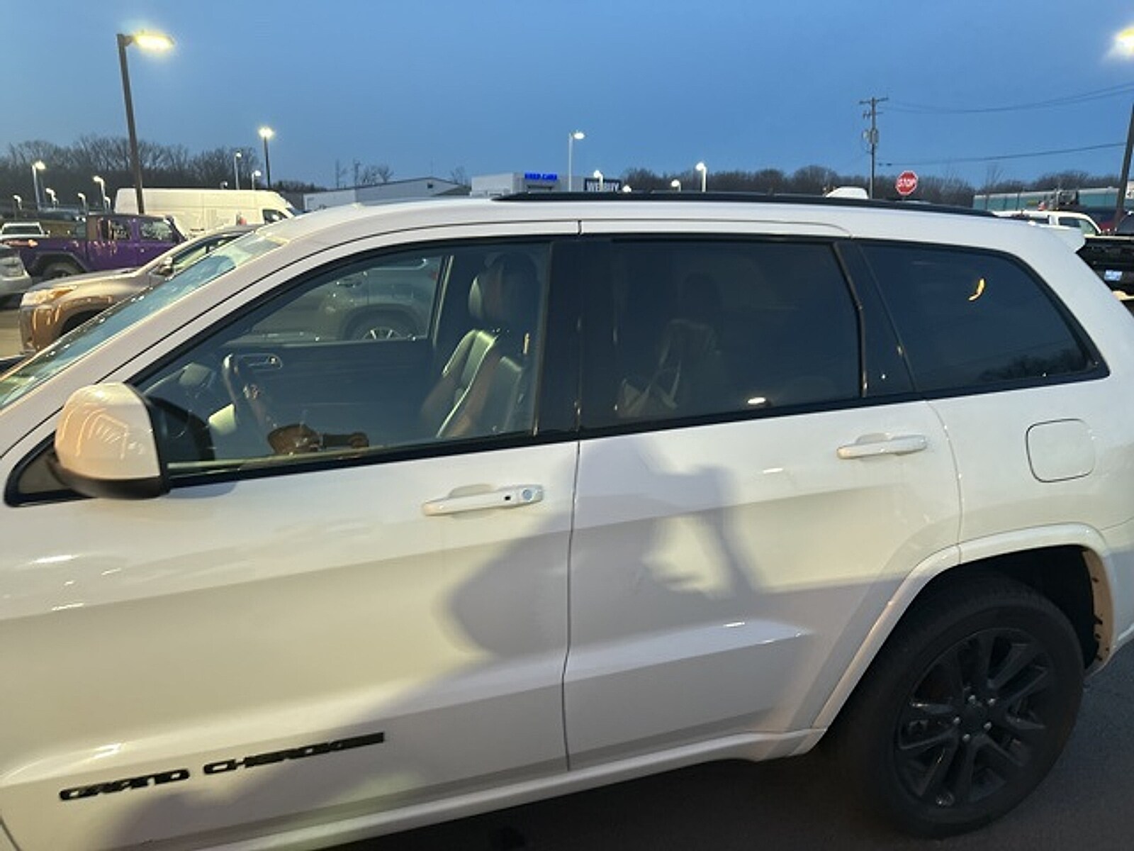 2021 Jeep Grand Cherokee Laredo photo 3