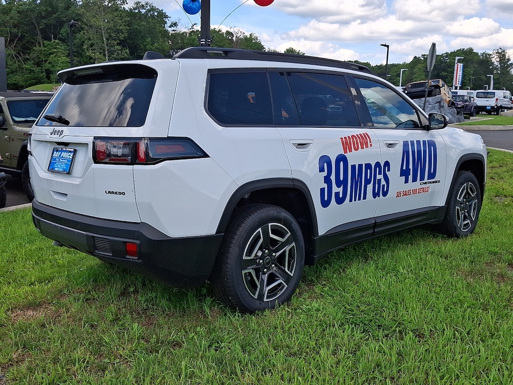 New 2026 Jeep Cherokee Laredo 4x4 Sport Utility