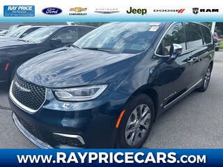 2024 Chrysler Pacifica Plug-In Hybrid Pinnacle Van Passenger Van