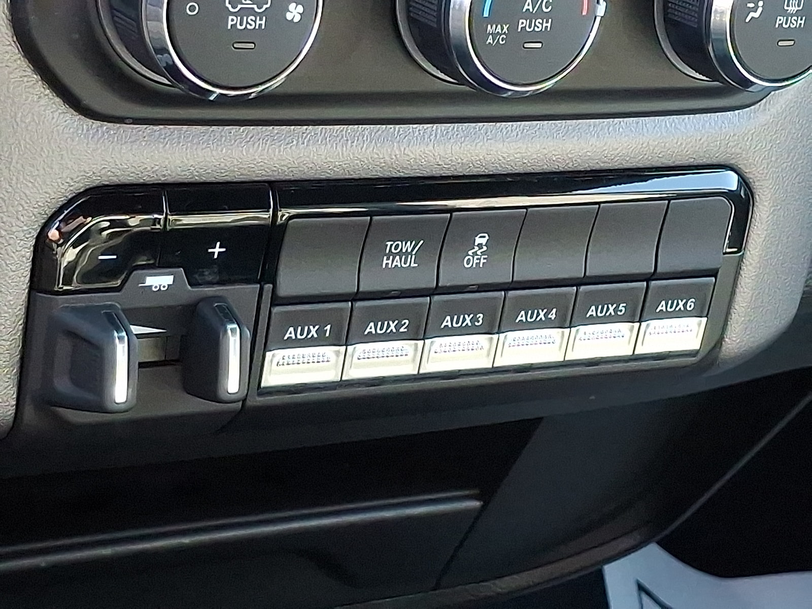 2024 RAM Ram 3500 Pickup Big Horn - Photo 23
