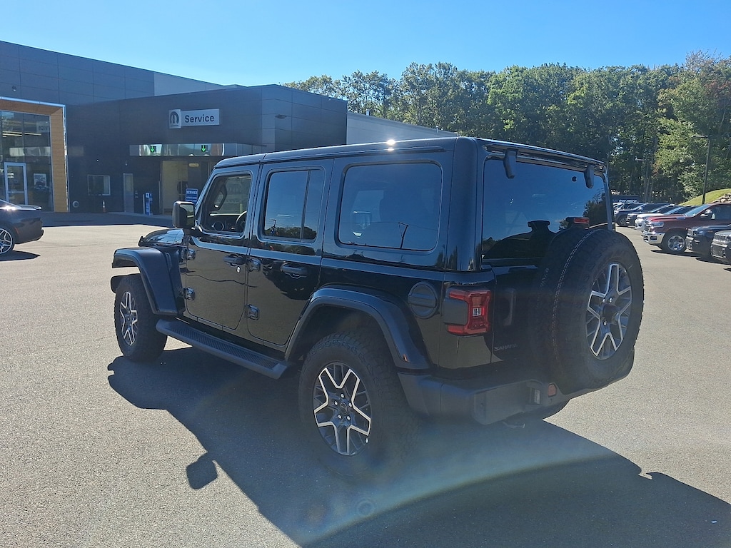 New 2026 Jeep Wrangler 4-Door Sahara 4x4 Sport Utility