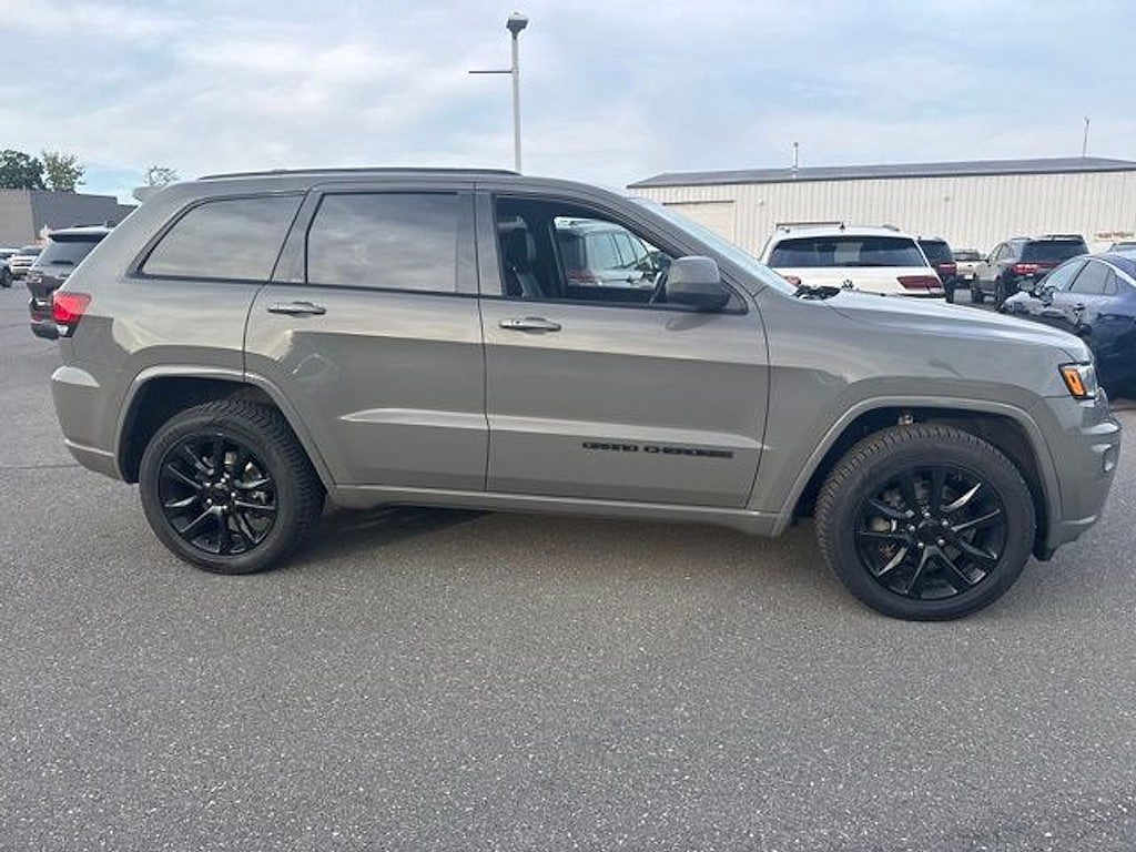 Used 2021 Jeep Grand Cherokee Laredo SUV