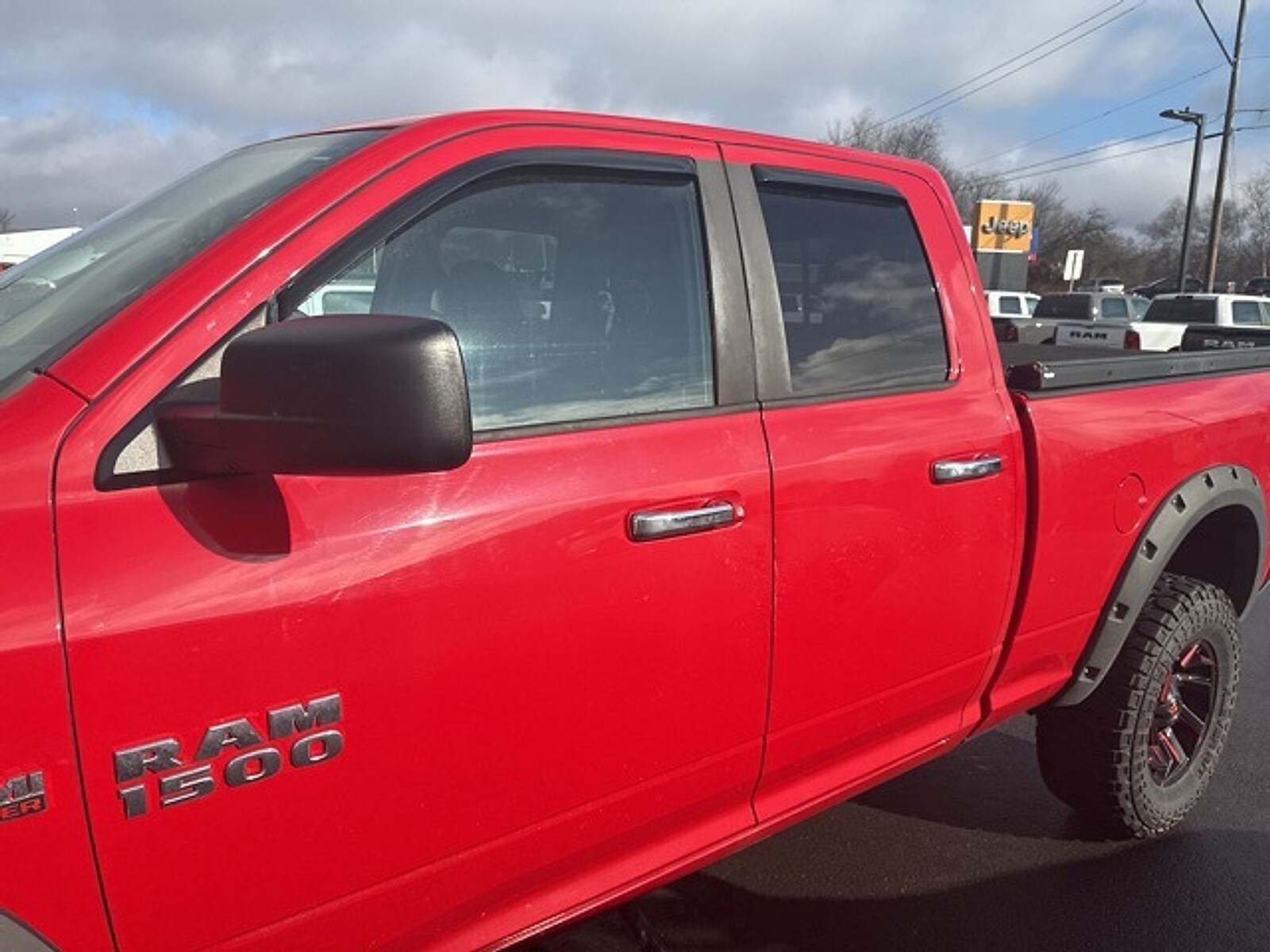 2016 Ram 1500 SLT photo 2