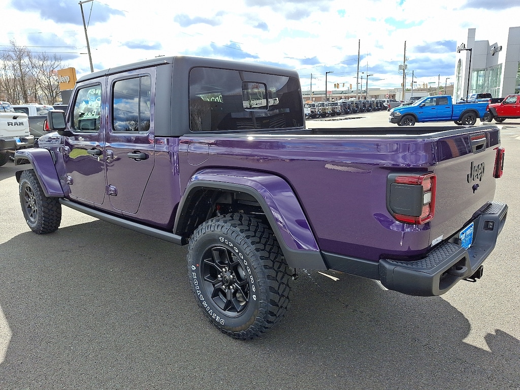 New 2026 Jeep Gladiator Willys 4x4 Pickup