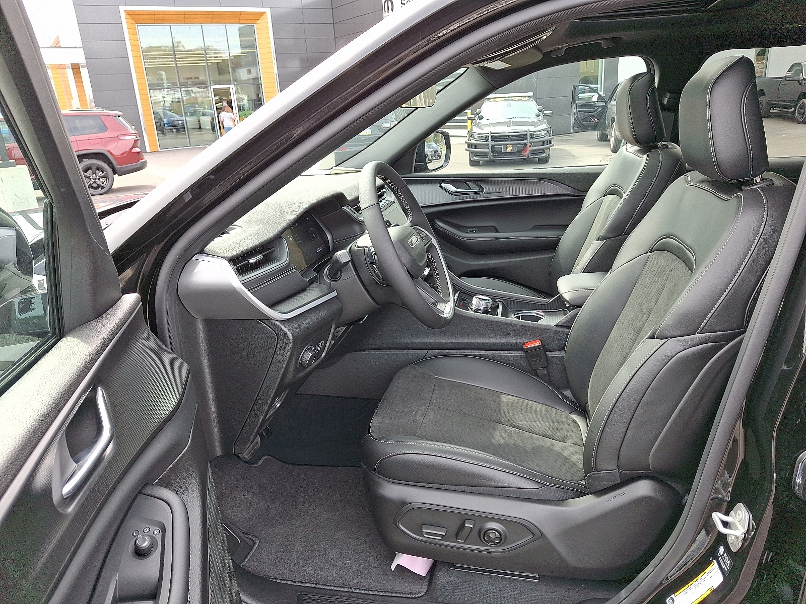 2025 Jeep Grand Cherokee L Altitude - Photo 10
