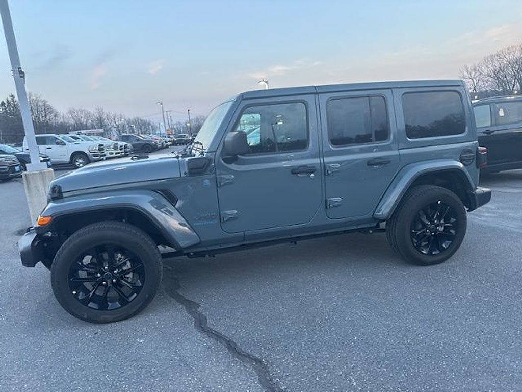 Used 2025 Jeep Wrangler 4xe Sahara SUV