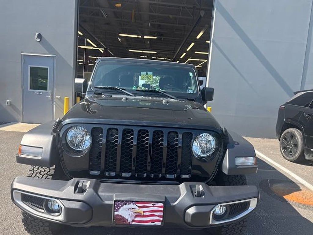 Used 2023 Jeep Gladiator Sport Truck Crew Cab