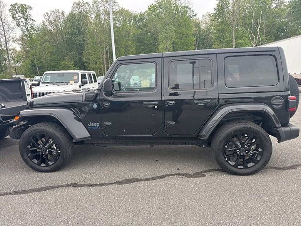 Used 2025 Jeep Wrangler 4xe Sahara SUV