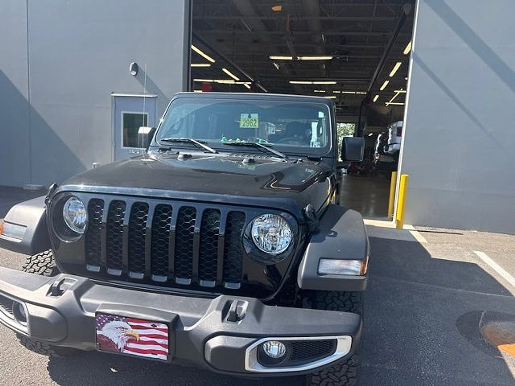 Used 2023 Jeep Gladiator Sport Truck Crew Cab