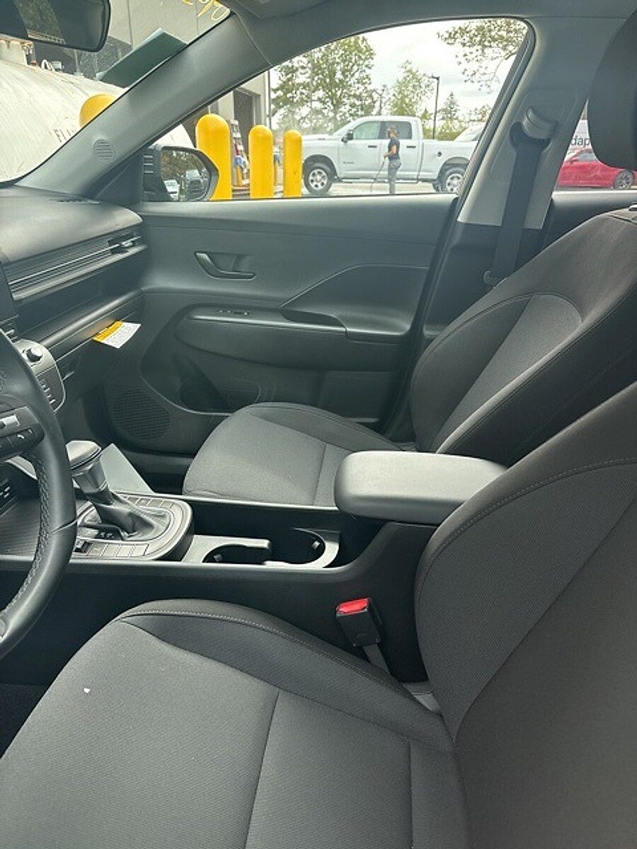 2025 Hyundai Kona SEL photo 2