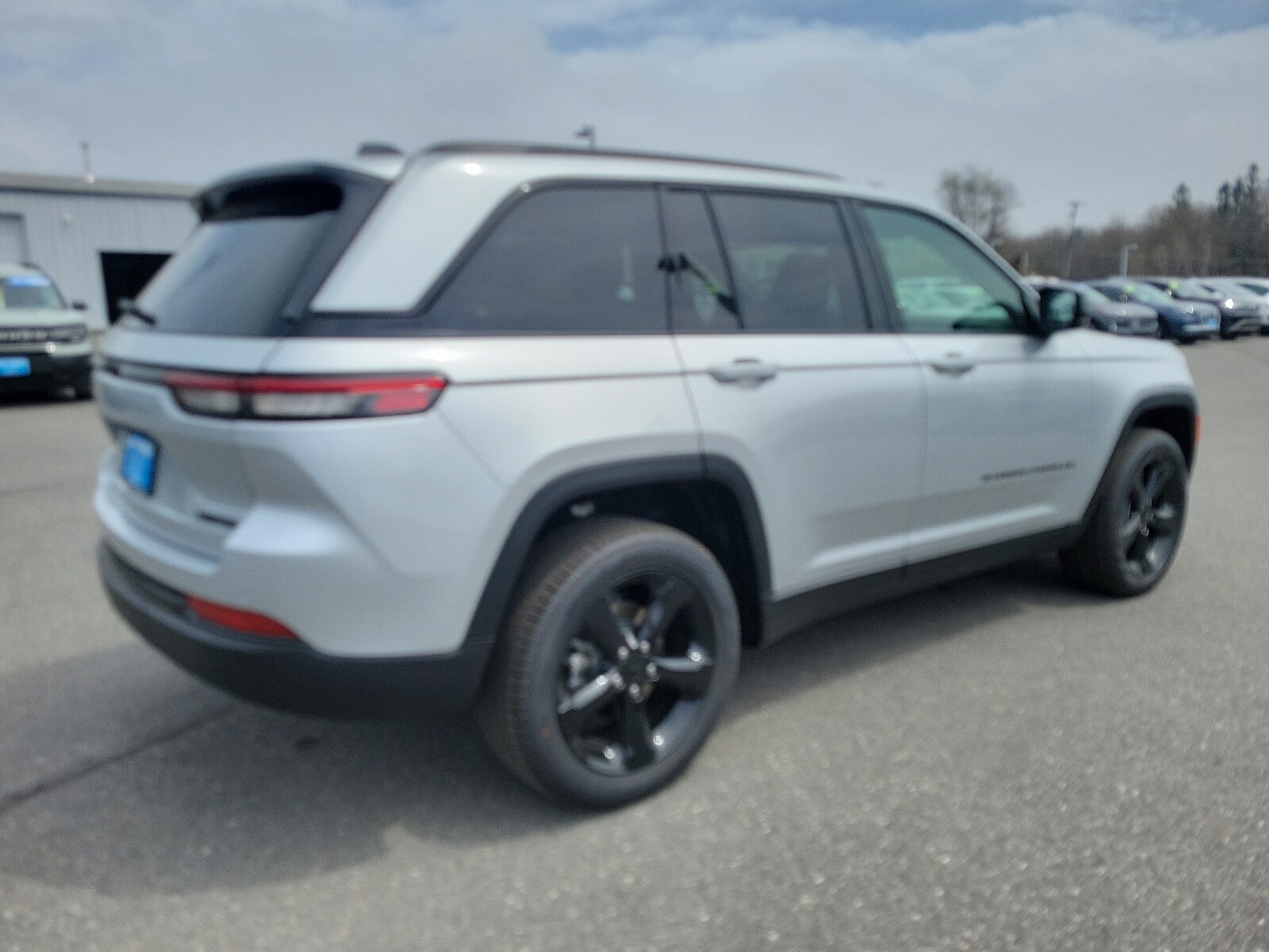 2024 Jeep Grand Cherokee Limited photo 4