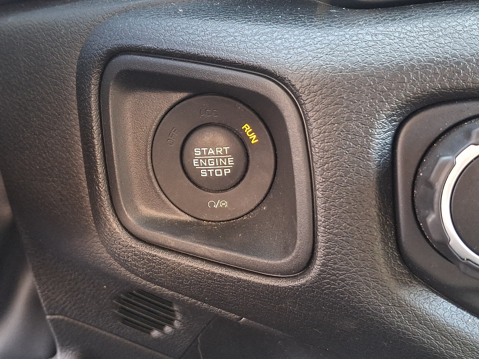 2025 Jeep Gladiator Sport - Photo 23