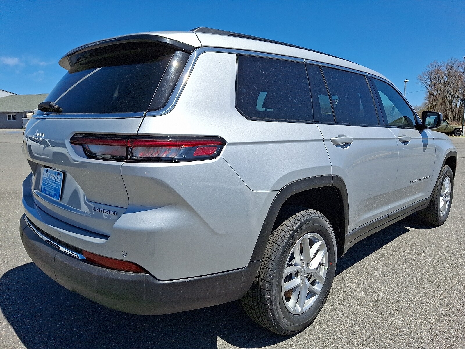2025 Jeep Grand Cherokee Laredo photo 4