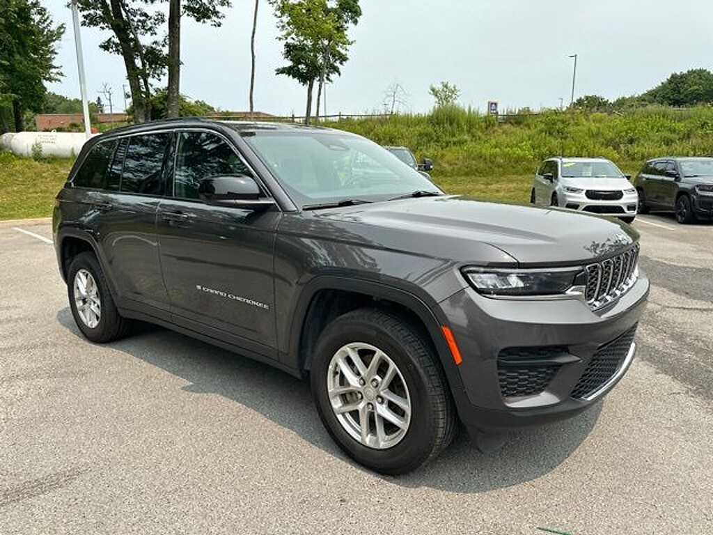 Used 2025 Jeep Grand Cherokee Laredo SUV