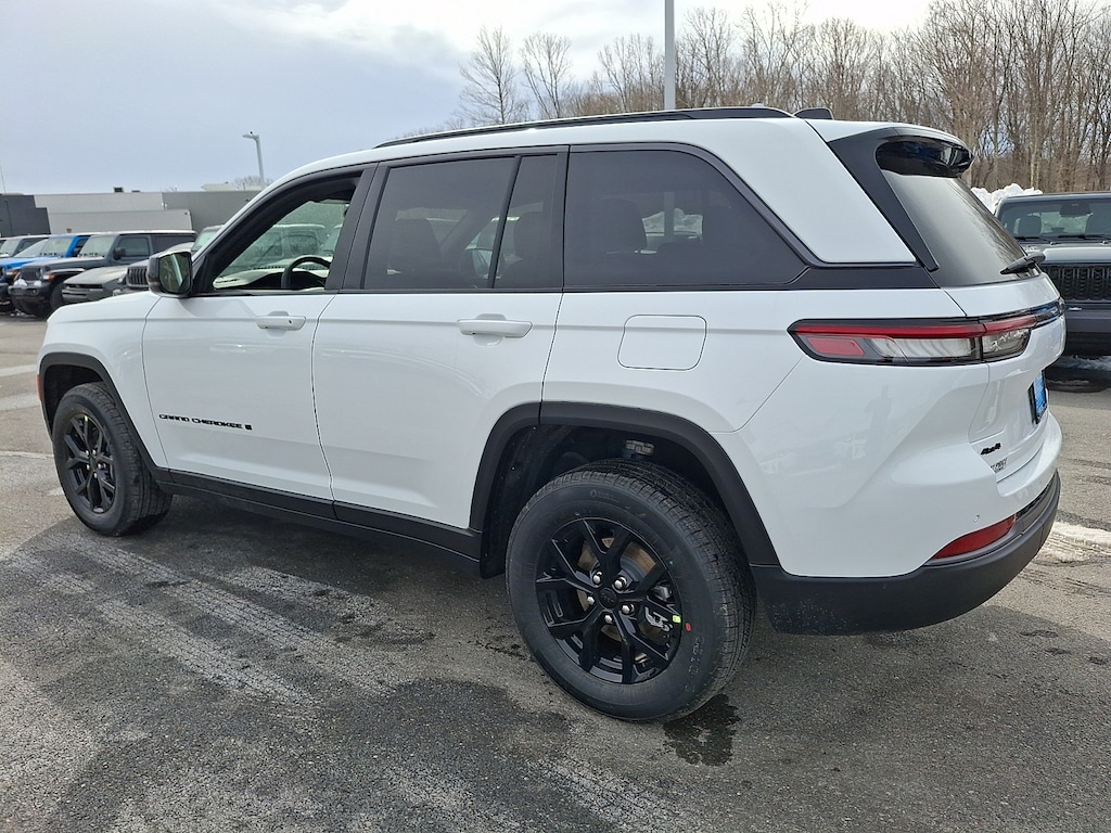 New 2026 Jeep Grand Cherokee Altitude 4x4 Sport Utility
