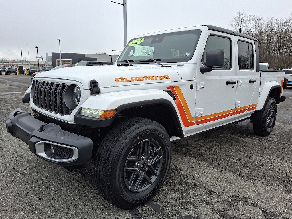 Used 2024 Jeep Gladiator Sport Truck Crew Cab
