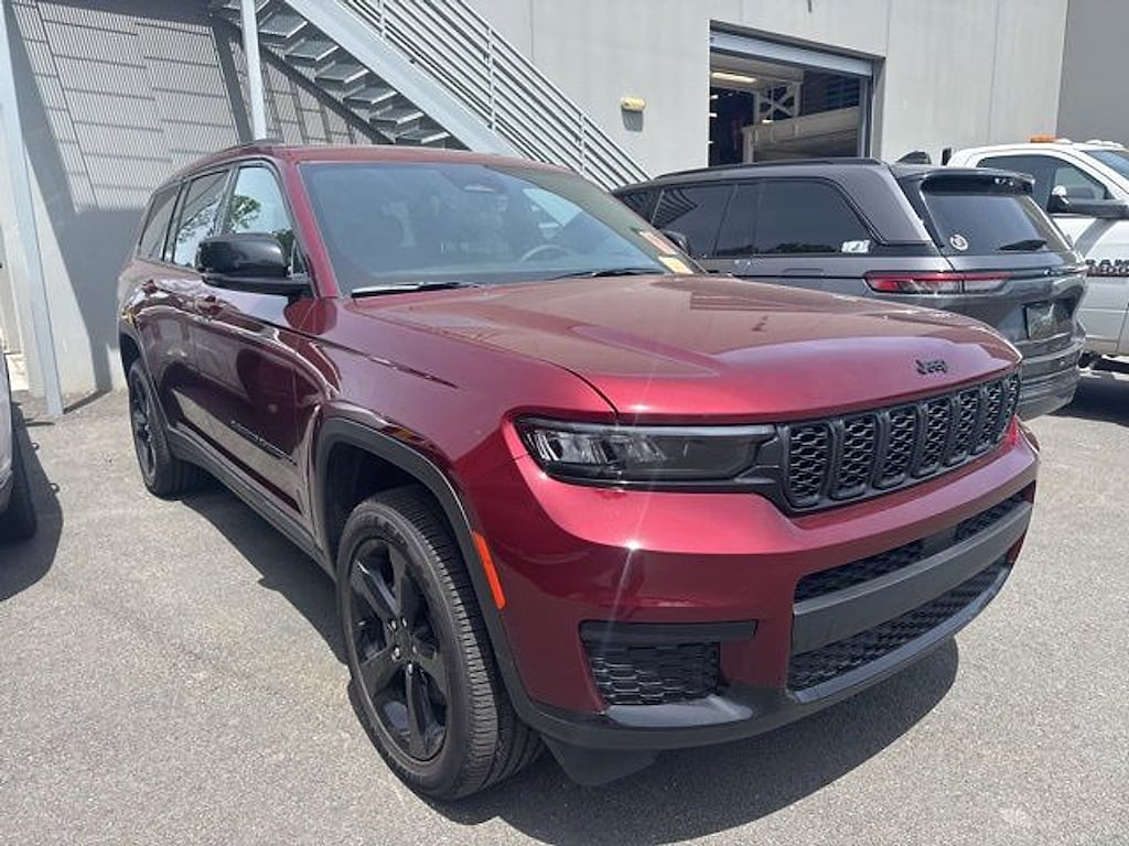 Used 2025 Jeep Grand Cherokee L Laredo SUV