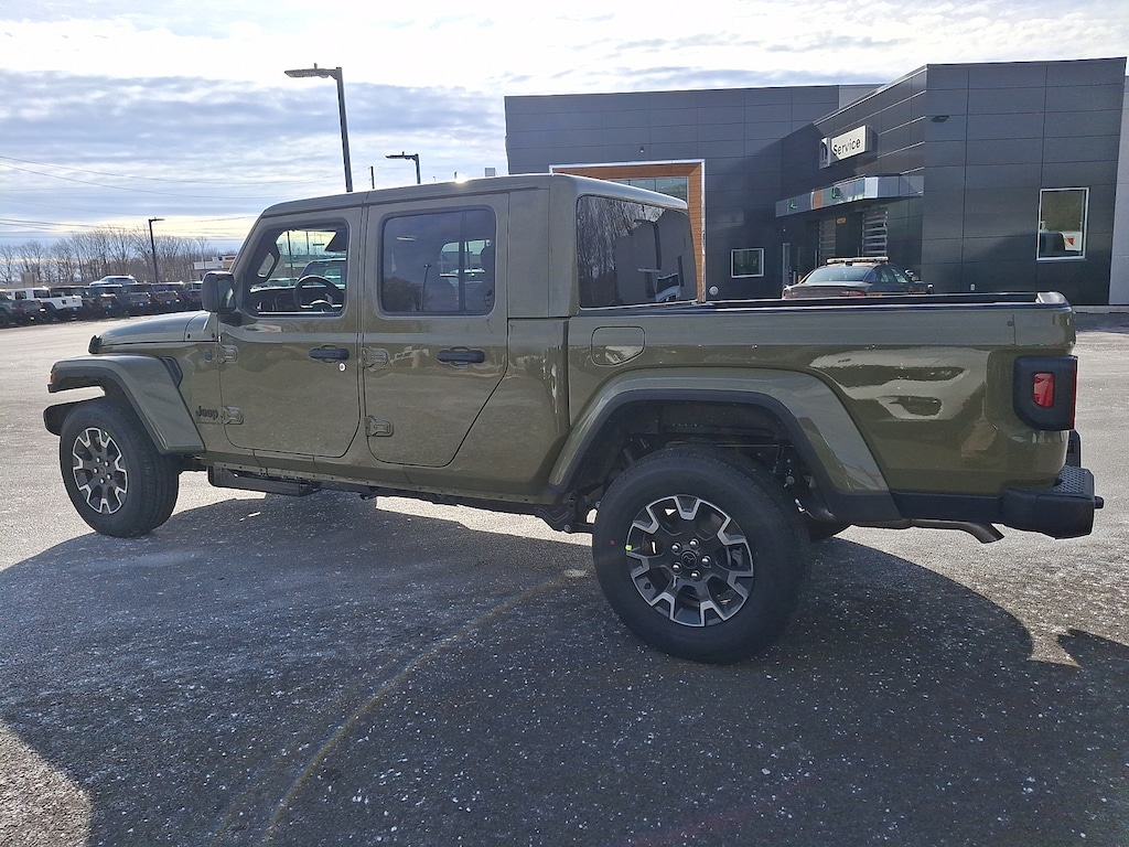 New 2026 Jeep Gladiator Sahara 4x4 Pickup