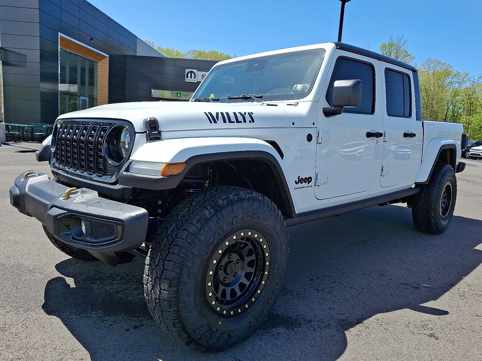 2025 Jeep Gladiator Willys photo 2
