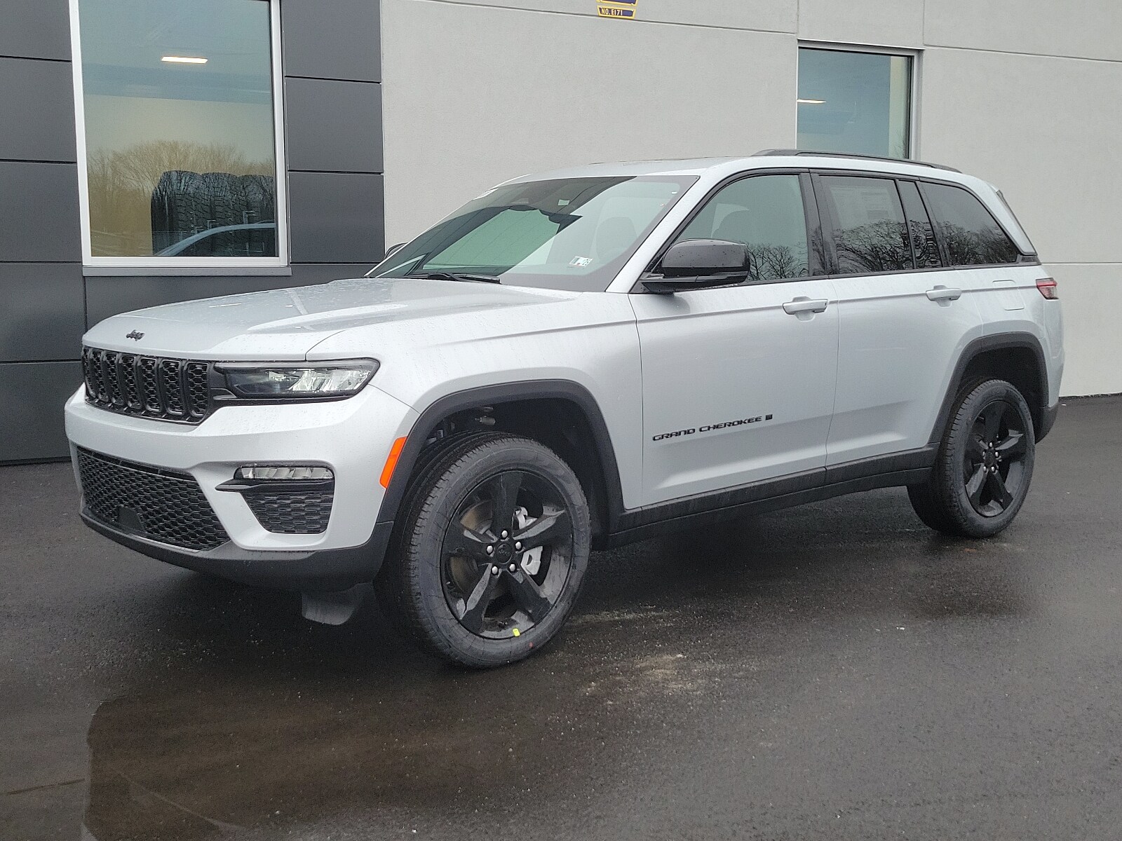 2024 Jeep Grand Cherokee Limited photo 2