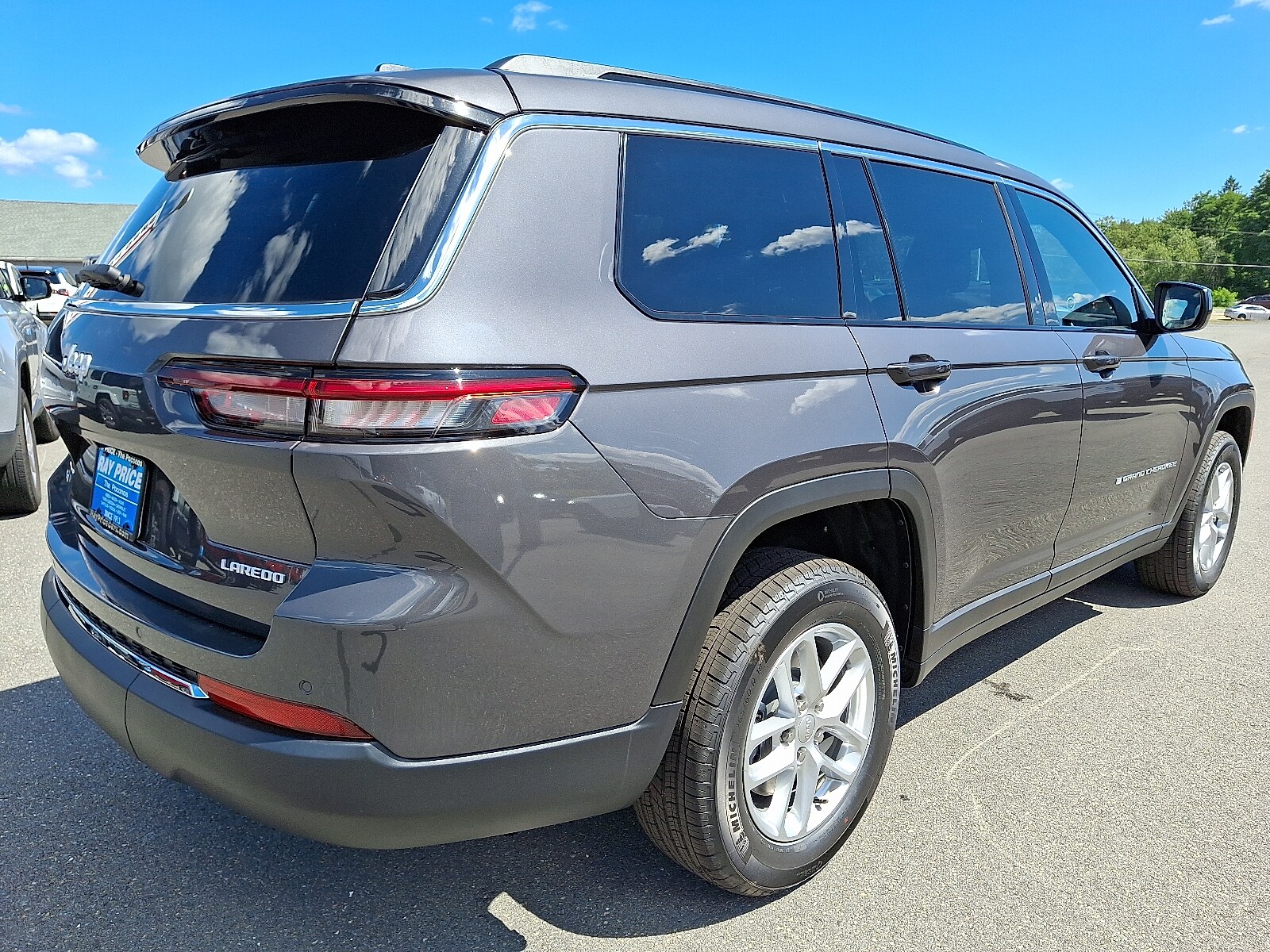 2025 Jeep Grand Cherokee Laredo photo 4