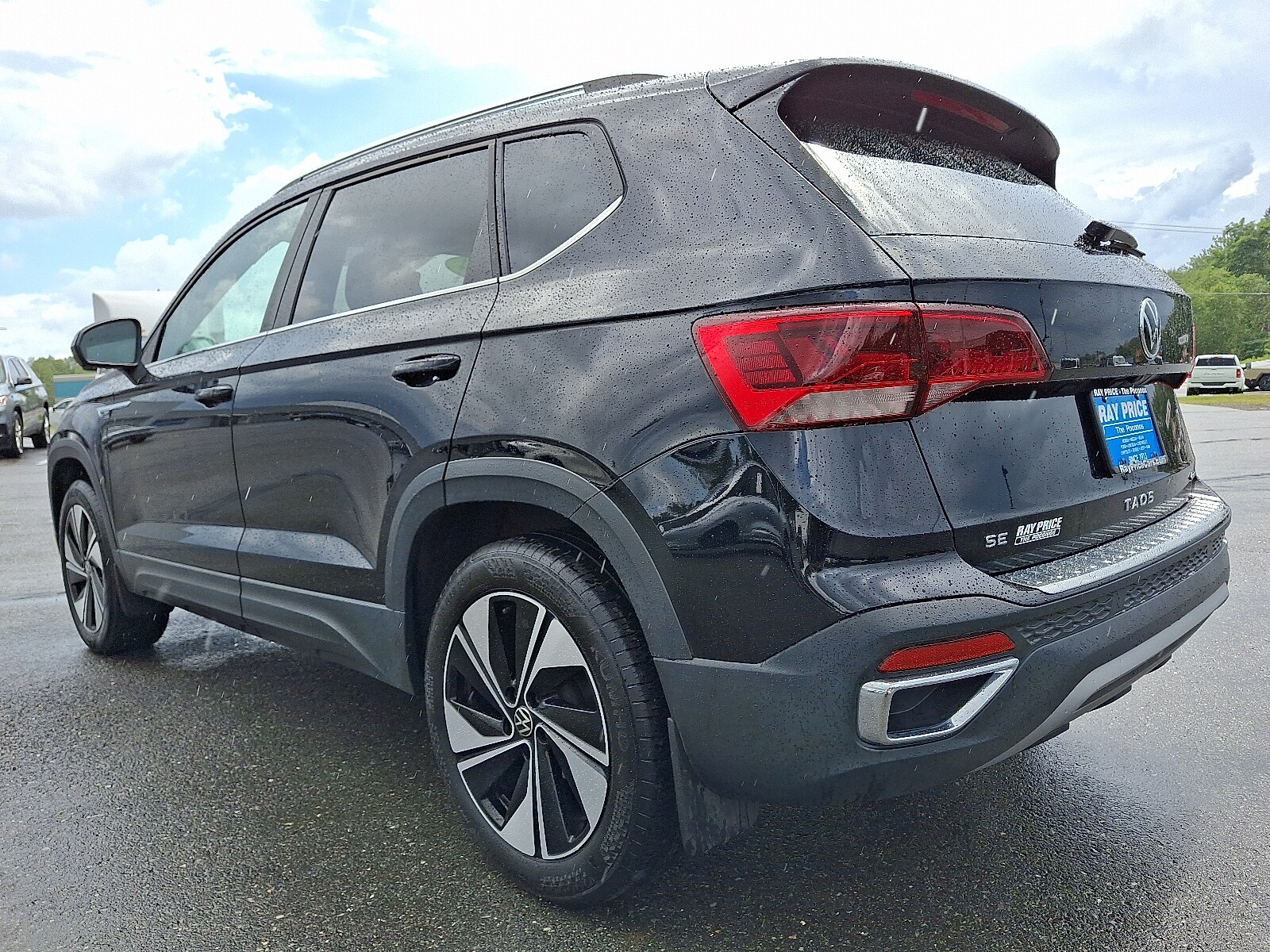 2024 Volkswagen Taos SE photo 2