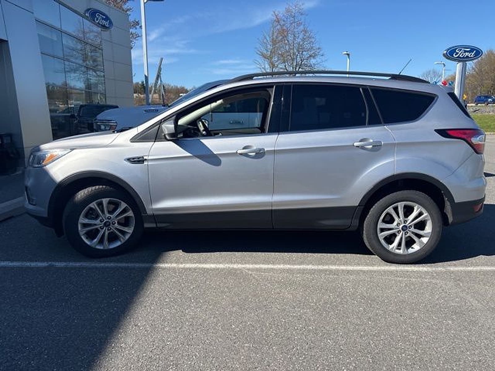 Used 2018 Ford Escape SE with VIN 1FMCU9GD0JUC53582 for sale in Mount Pocono, PA